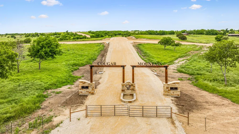 3004 Lucky Pepper Drive Cresson, TX 76035