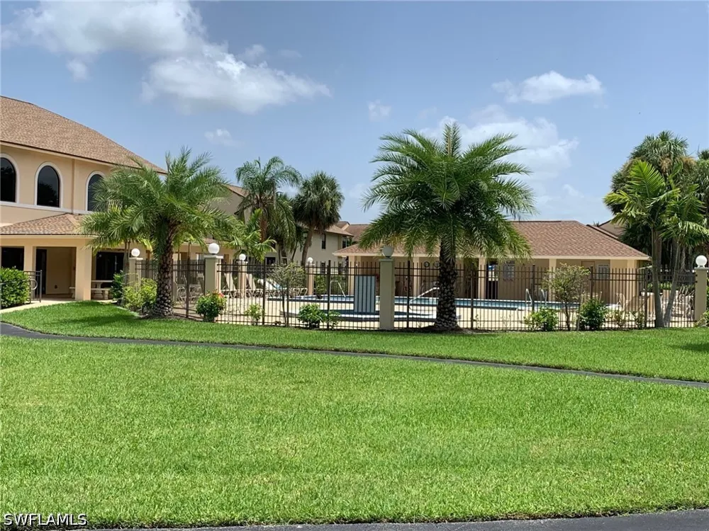 Charter Club Circle #4 Fort Myers, FL 33919