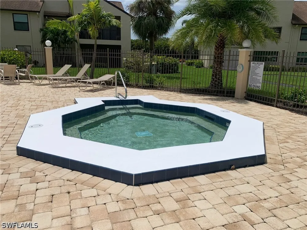 Charter Club Circle #4 Fort Myers, FL 33919