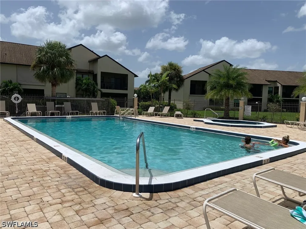 Charter Club Circle #4 Fort Myers, FL 33919
