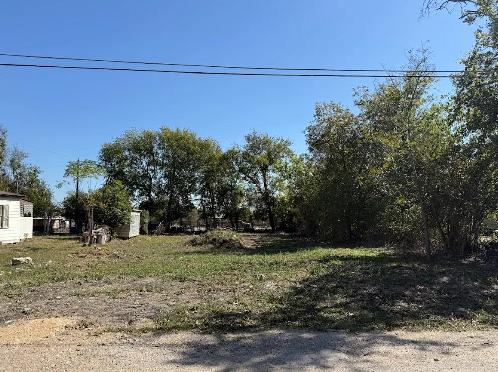 502 S Alamo Street Bartlett, TX 76511