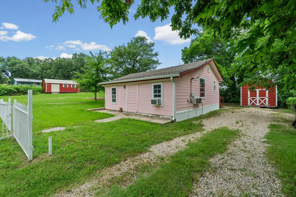 325 West Lane Quinlan, TX 75474