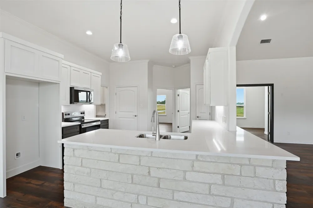 6720 county road 302 Grandview, TX 76050