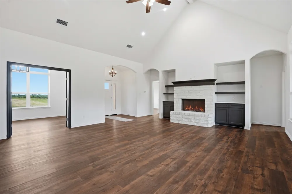 6720 county road 302 Grandview, TX 76050