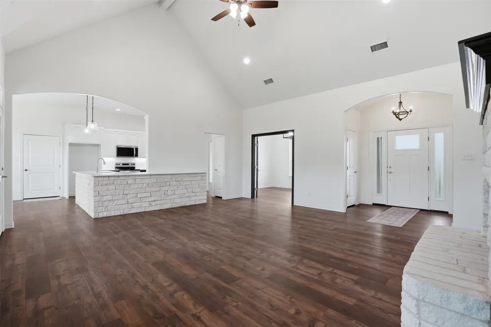 6720 county road 302 Grandview, TX 76050