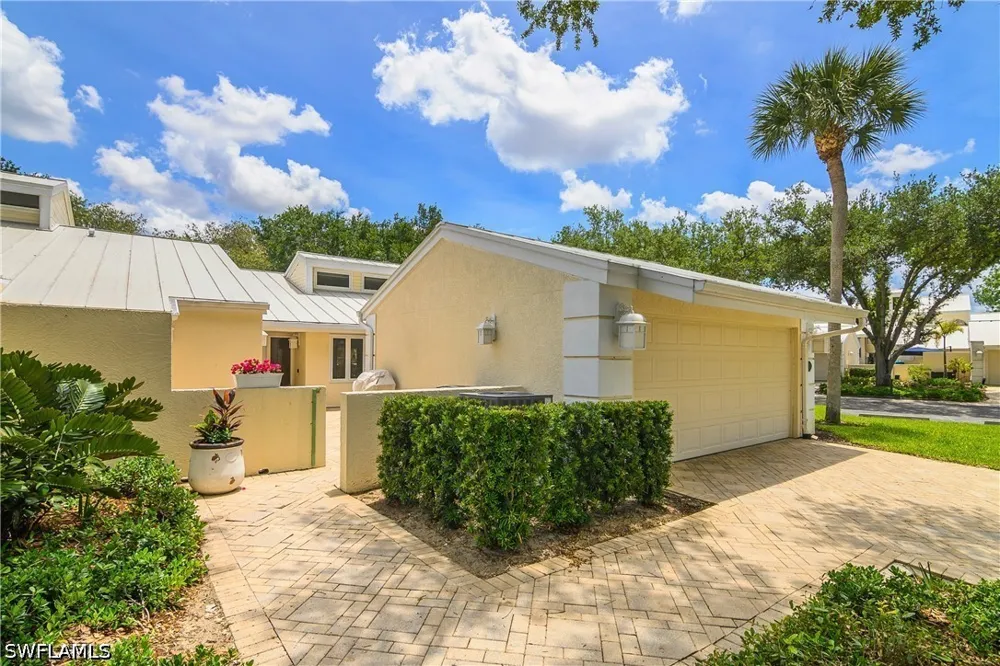 Lockmaben Avenue Fort Myers, FL 33912