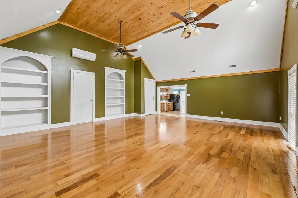 6701 McCormick Ridge Rd Whitleyville, TN 38588