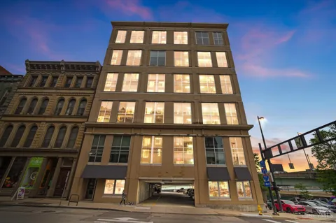 353 W Fourth Street #401