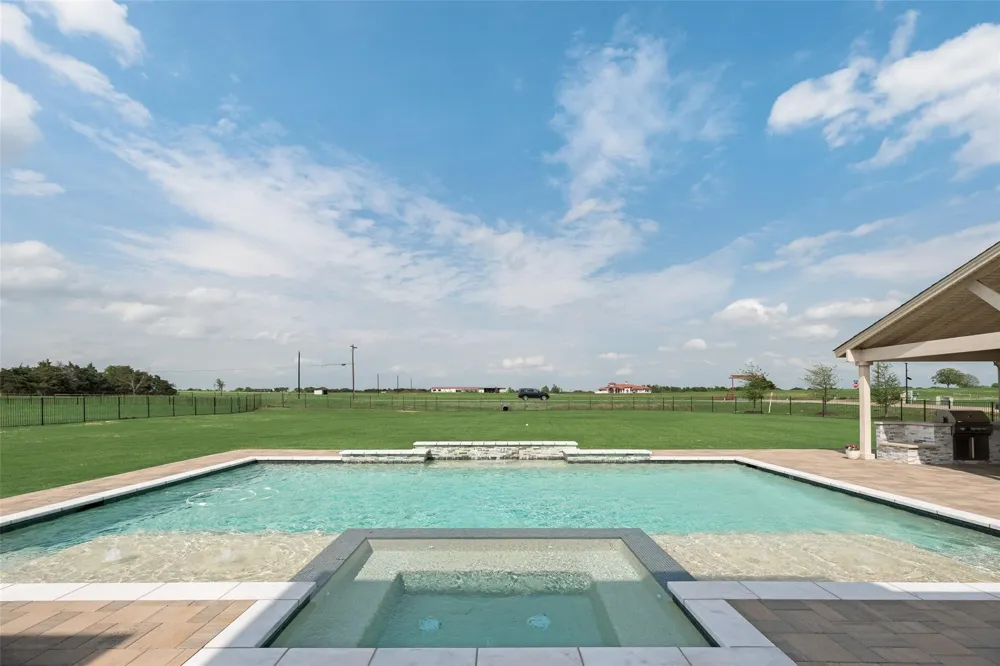 1570 Winding Creek Lane Rockwall, TX 75032