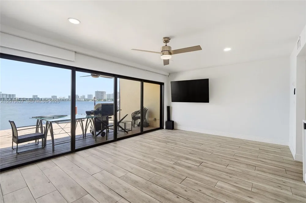 2757 NE 165th Ter #28 North Miami Beach, FL 33160