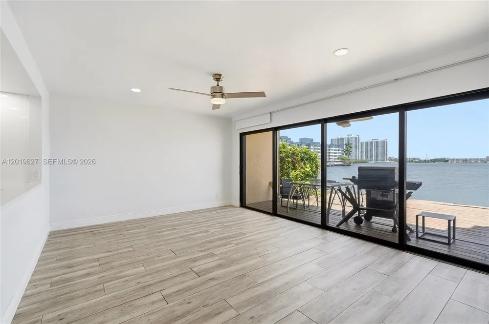 2757 NE 165th Ter #28 North Miami Beach, FL 33160