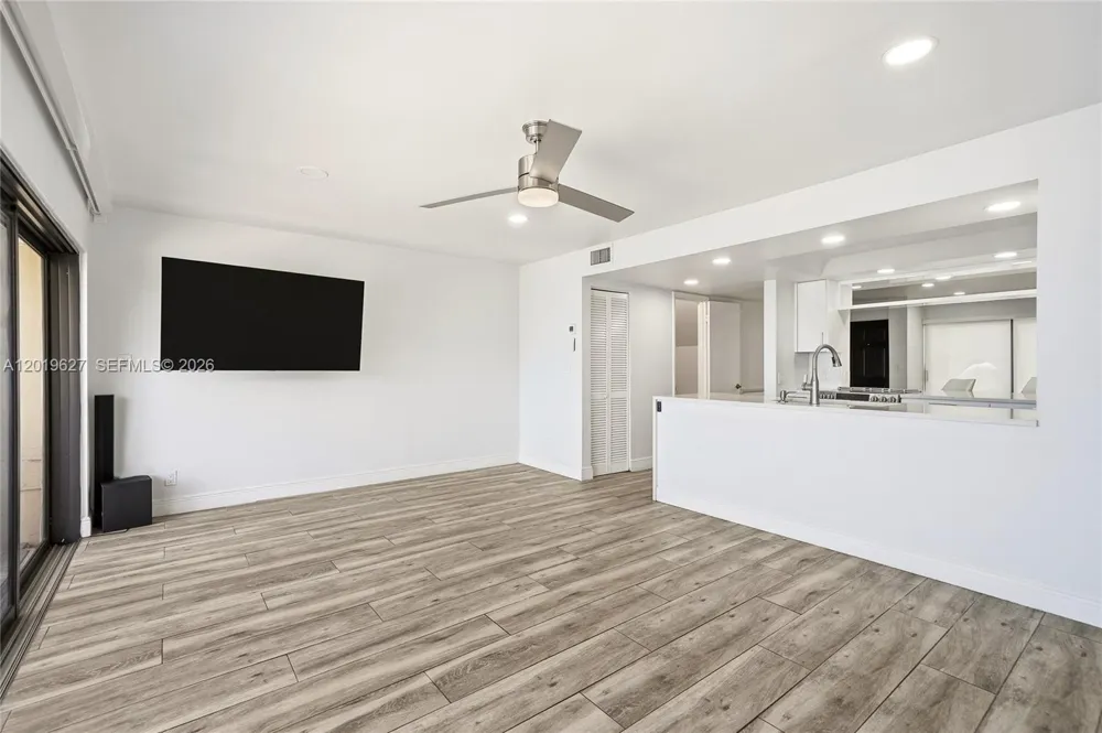 2757 NE 165th Ter #28 North Miami Beach, FL 33160