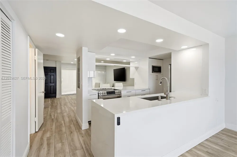2757 NE 165th Ter #28 North Miami Beach, FL 33160