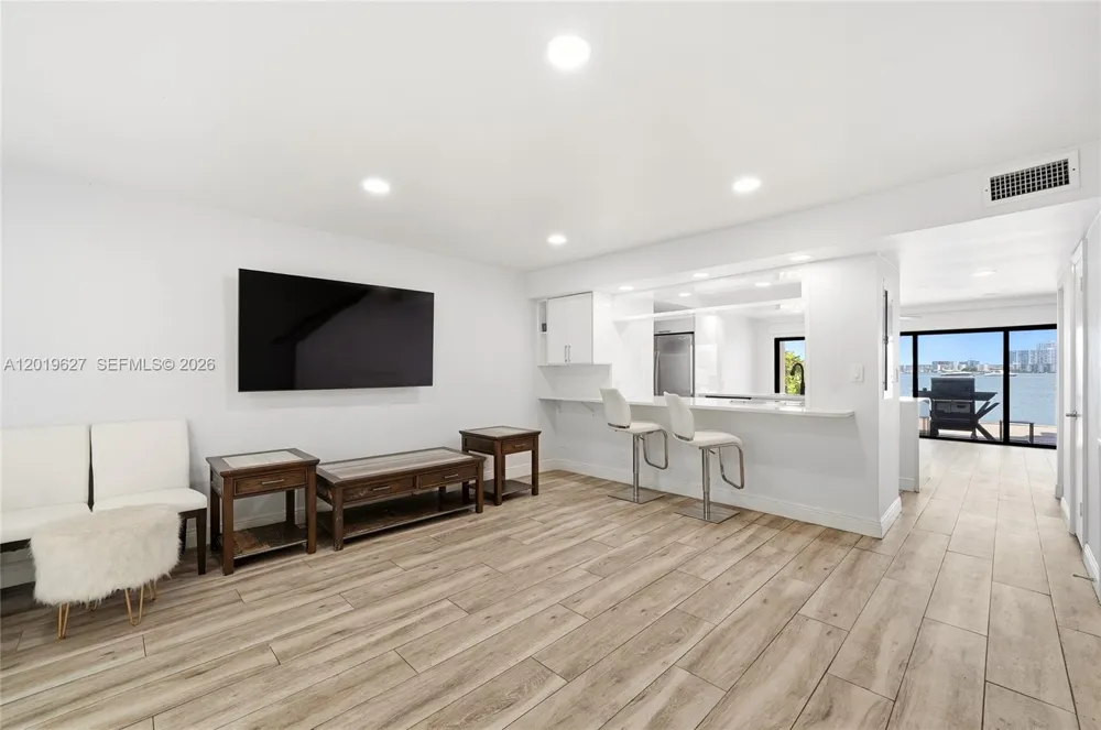2757 NE 165th Ter #28 North Miami Beach, FL 33160