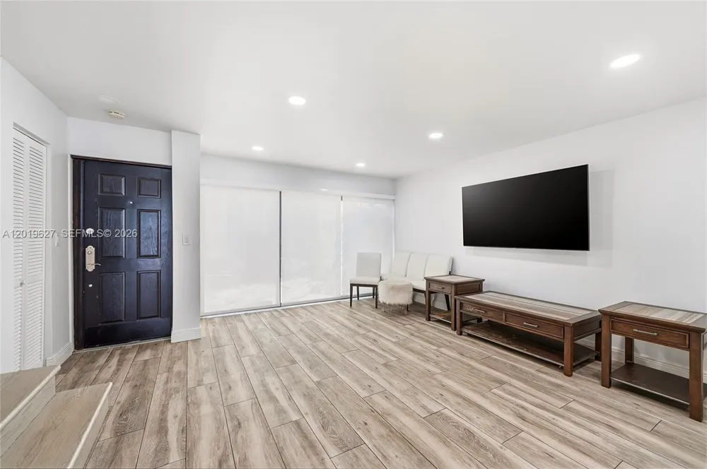 2757 NE 165th Ter #28 North Miami Beach, FL 33160