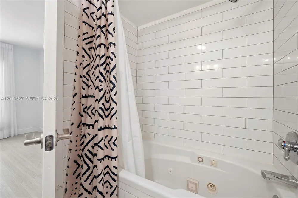 2757 NE 165th Ter #28 North Miami Beach, FL 33160