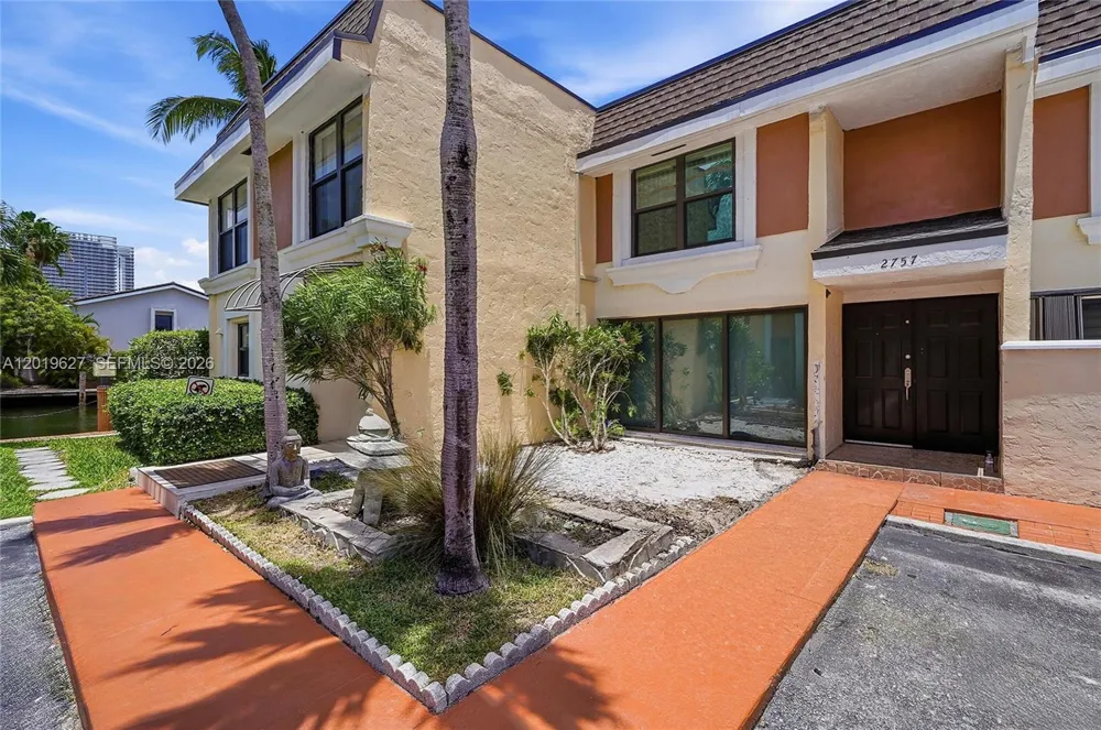 2757 NE 165th Ter #28 North Miami Beach, FL 33160