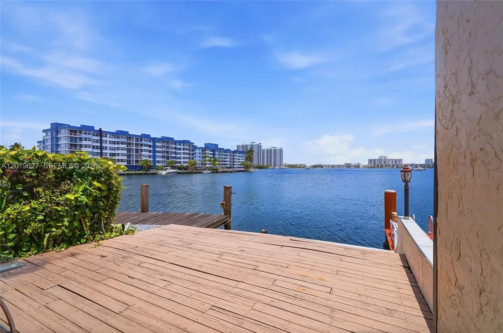 2757 NE 165th Ter #28 North Miami Beach, FL 33160