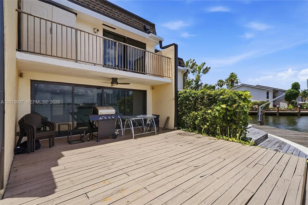2757 NE 165th Ter #28 North Miami Beach, FL 33160