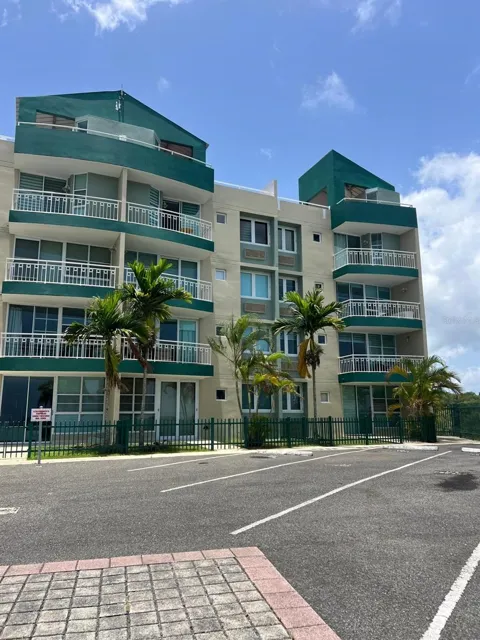 VISTA DEL MAR LUXURY BARRIO ARENALES ROAD 110 #C 201