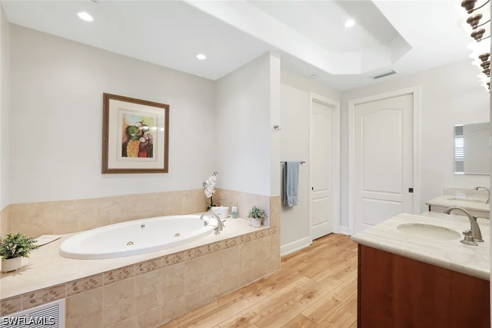 Avellino Isles Circle #20101 Naples, FL 34119