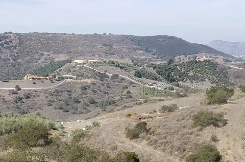 8 La Cruz Drive