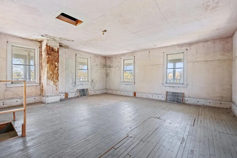 204 S Chandler Street Leland Township, MI 49654