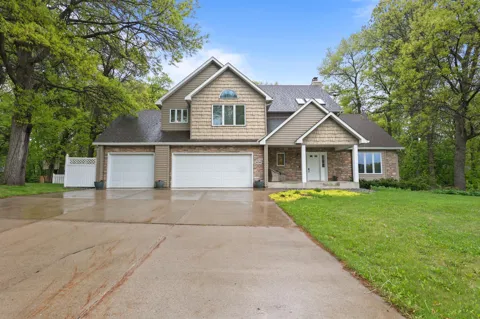 850 Meadowlawn Court