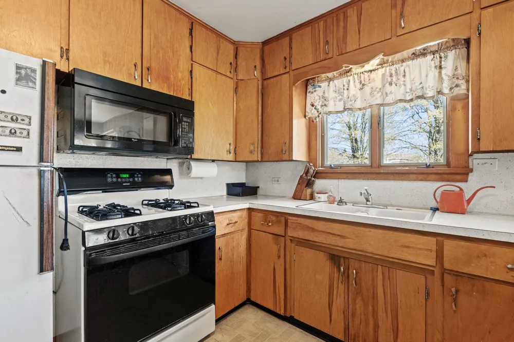 204 S Chandler Street Leland Township, MI 49654