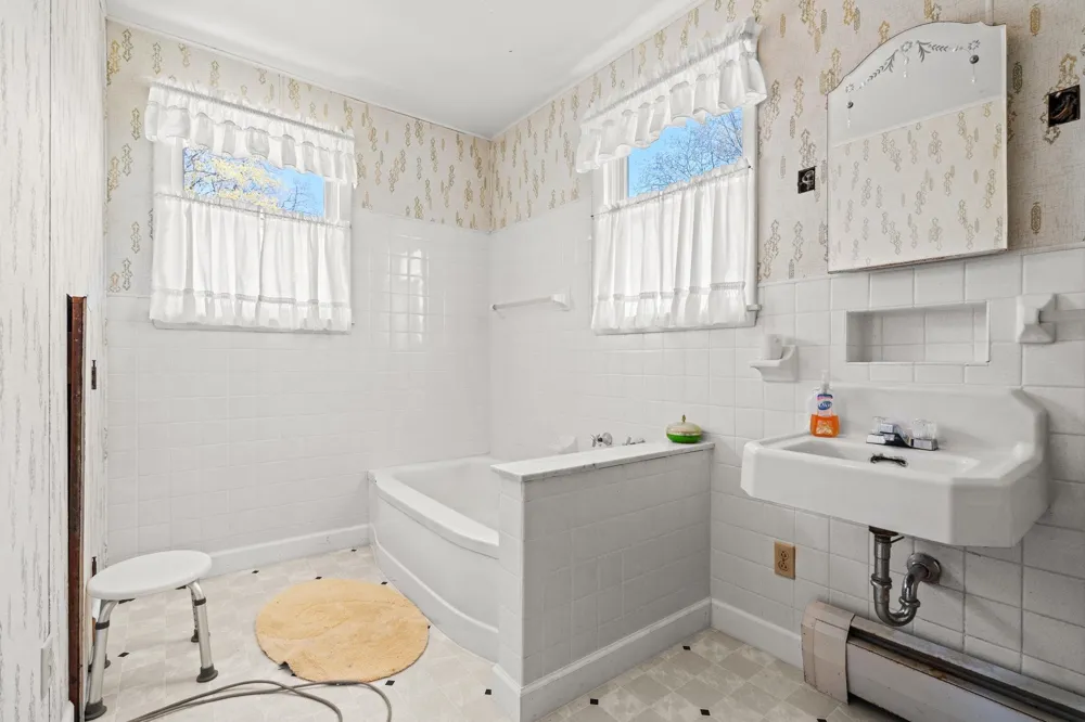 204 S Chandler Street Leland Township, MI 49654