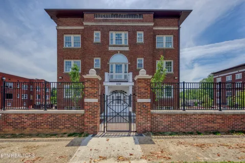 2730 E Magnolia Ave #303