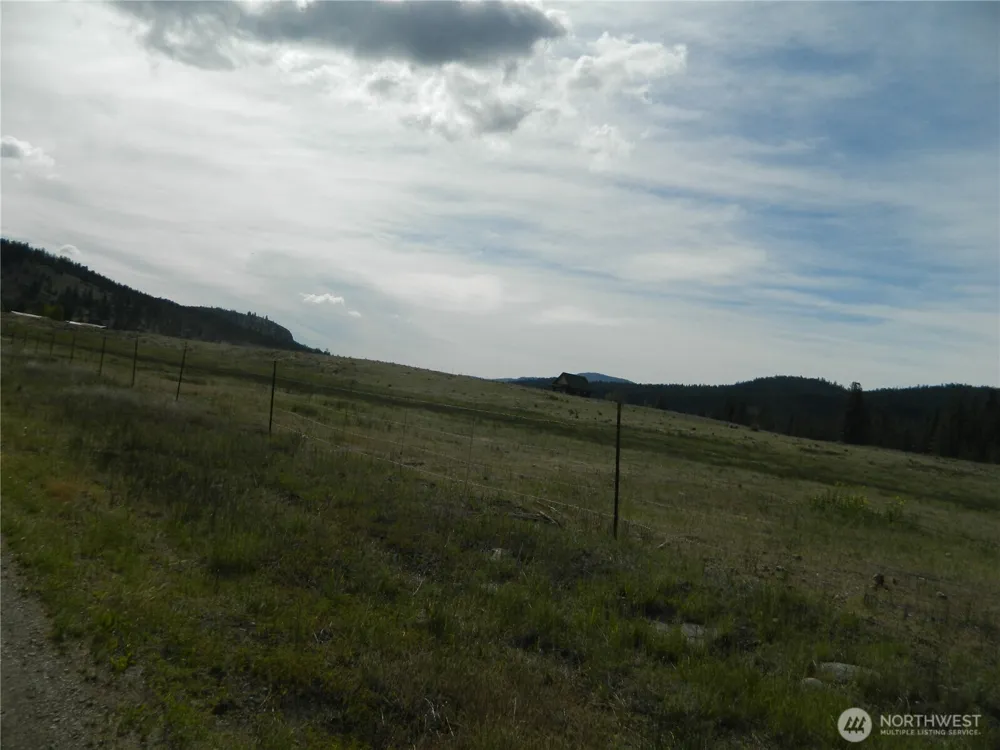 4 Duck Flats Road Tonasket, WA 98855