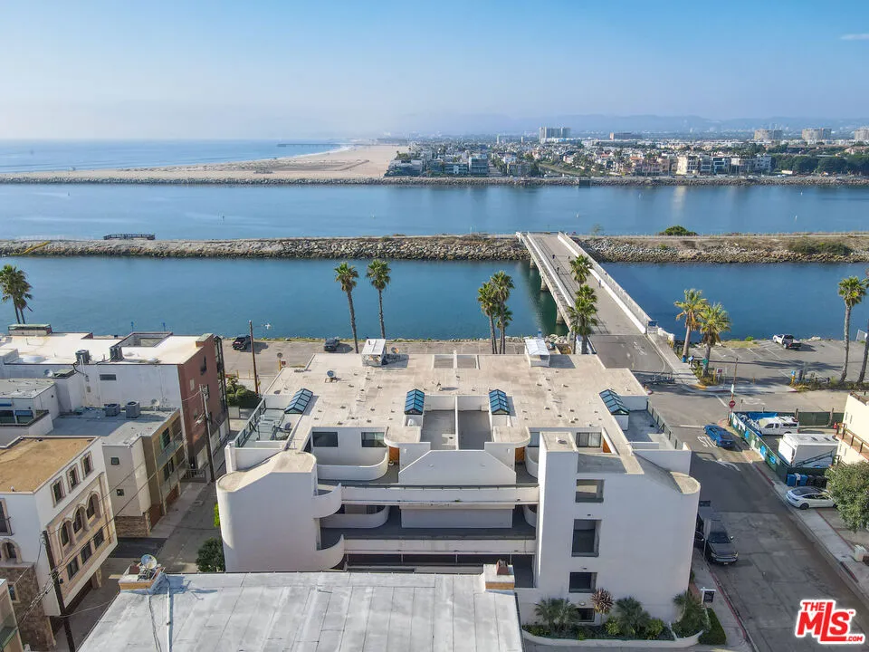 6209 Pacific Avenue #103 Playa del Rey, CA 90293