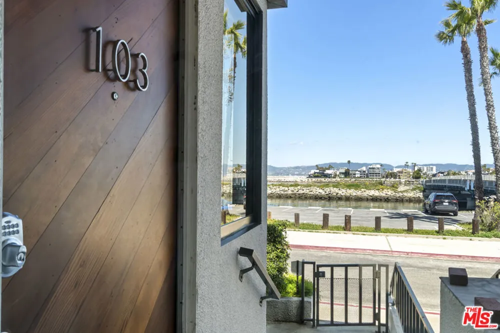 6209 Pacific Avenue #103 Playa del Rey, CA 90293