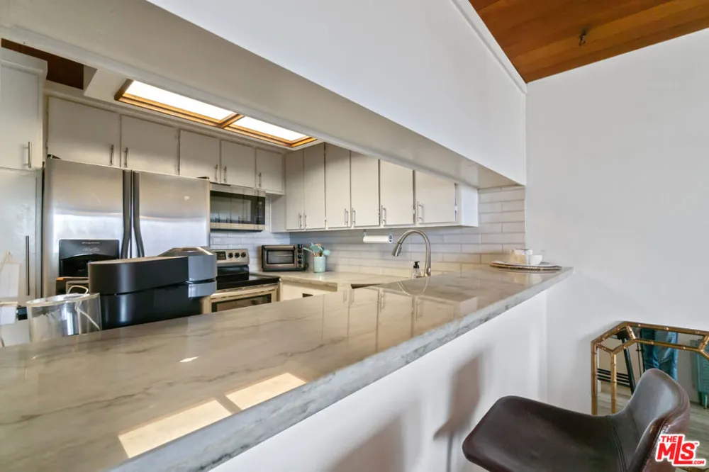 6209 Pacific Avenue #103 Playa del Rey, CA 90293