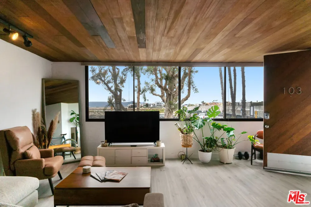 6209 Pacific Avenue #103 Playa del Rey, CA 90293