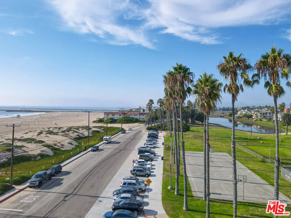 6209 Pacific Avenue #103 Playa del Rey, CA 90293
