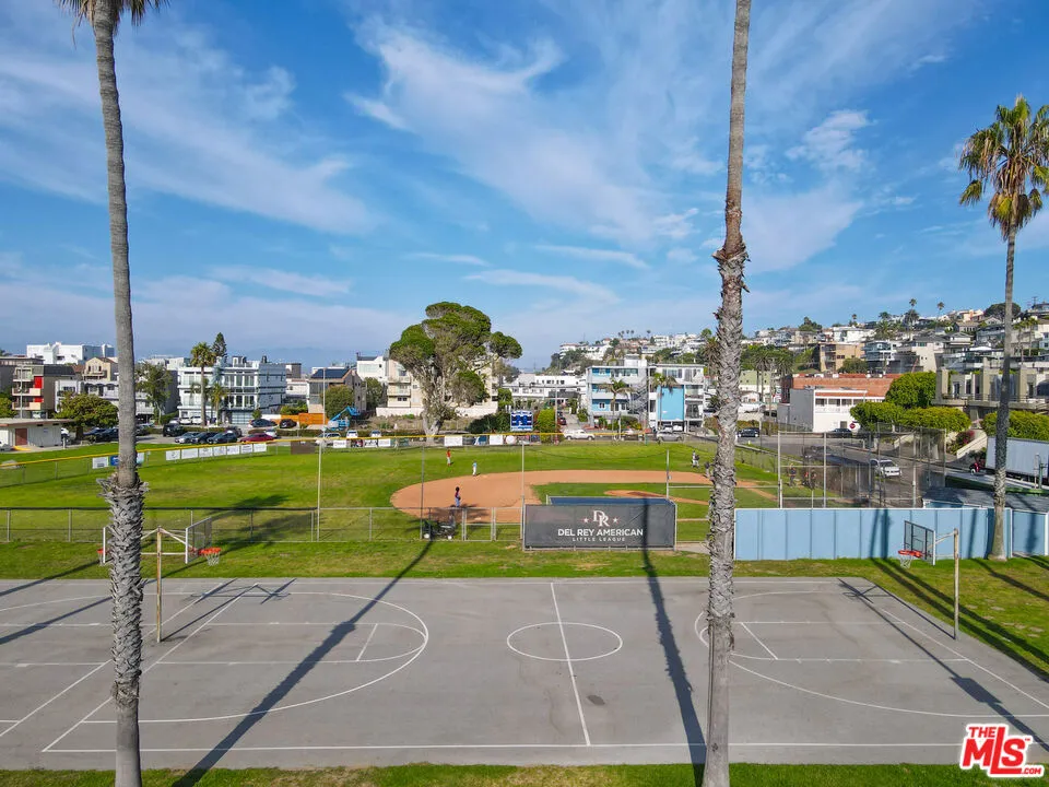 6209 Pacific Avenue #103 Playa del Rey, CA 90293