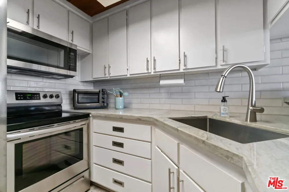 6209 Pacific Avenue #103 Playa del Rey, CA 90293