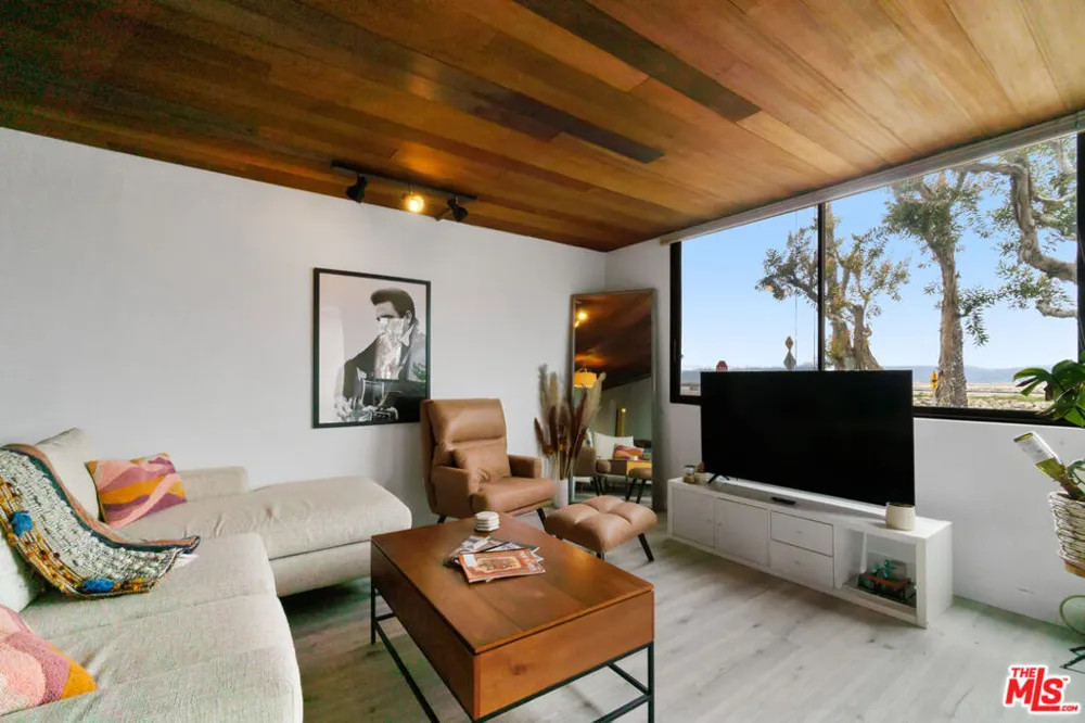 6209 Pacific Avenue #103 Playa del Rey, CA 90293