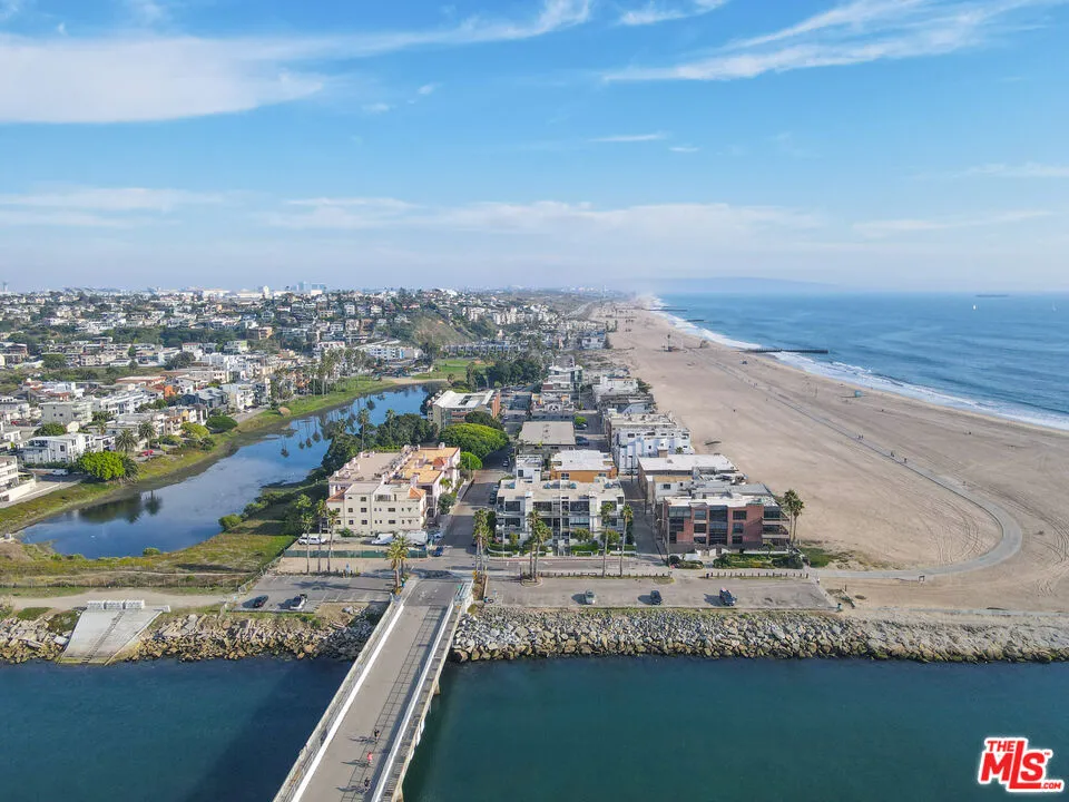 6209 Pacific Avenue #103 Playa del Rey, CA 90293