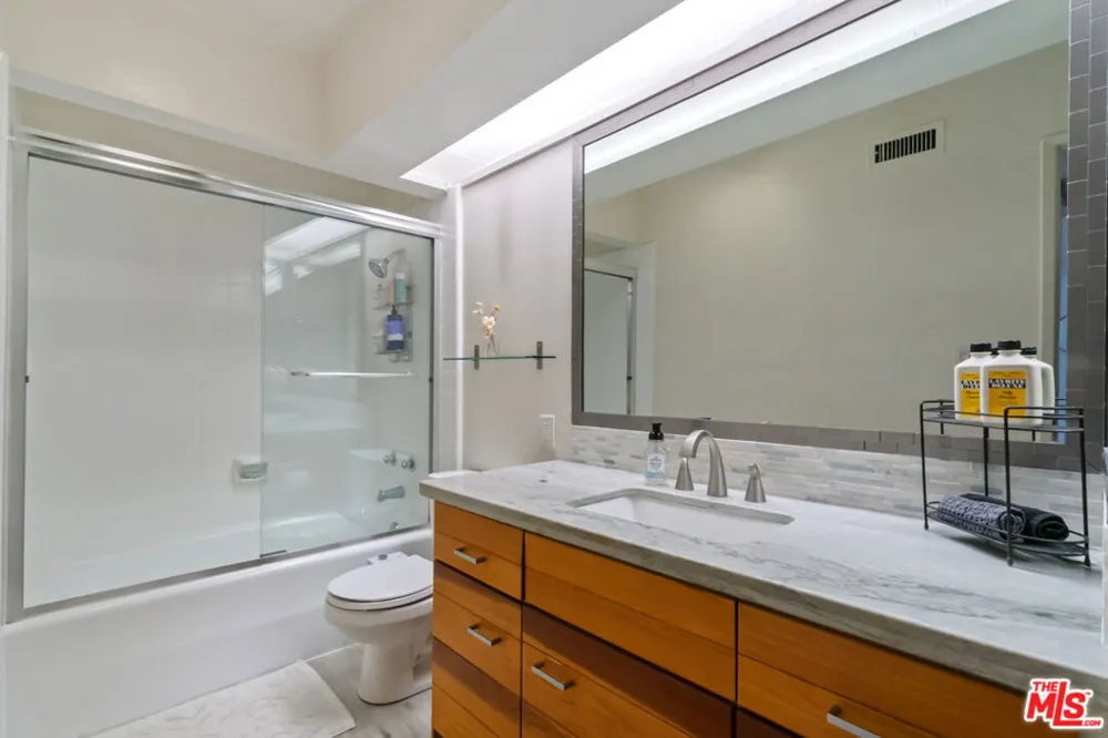 6209 Pacific Avenue #103 Playa del Rey, CA 90293
