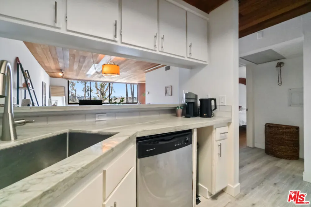 6209 Pacific Avenue #103 Playa del Rey, CA 90293