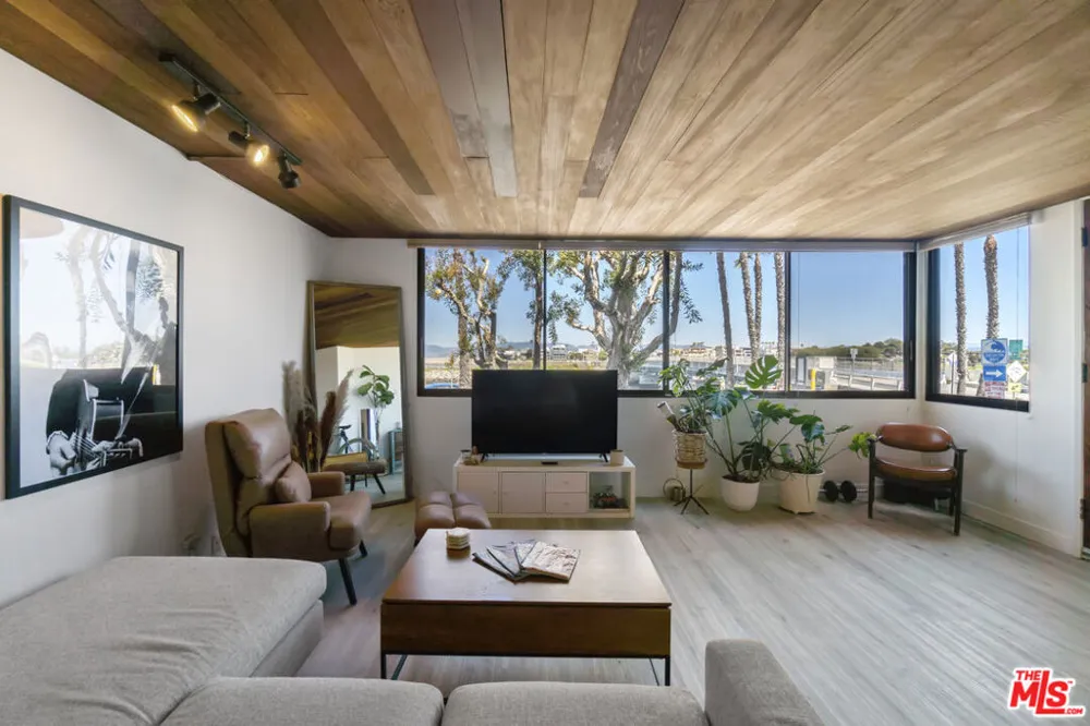 6209 Pacific Avenue #103 Playa del Rey, CA 90293