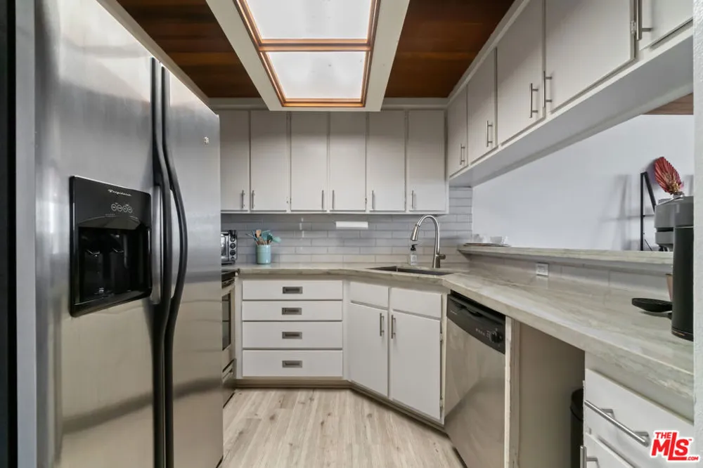6209 Pacific Avenue #103 Playa del Rey, CA 90293