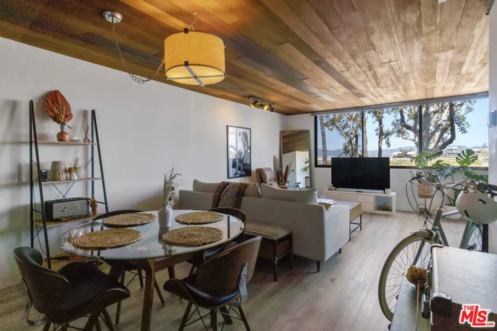 6209 Pacific Avenue #103 Playa del Rey, CA 90293