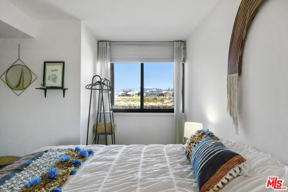 6209 Pacific Avenue #103 Playa del Rey, CA 90293