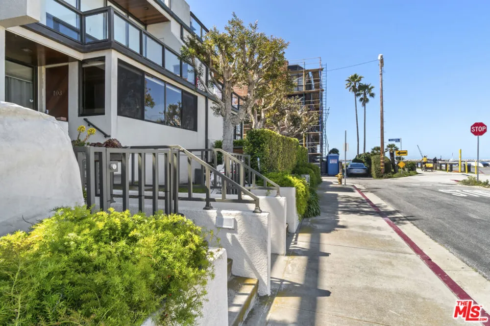 6209 Pacific Avenue #103 Playa del Rey, CA 90293