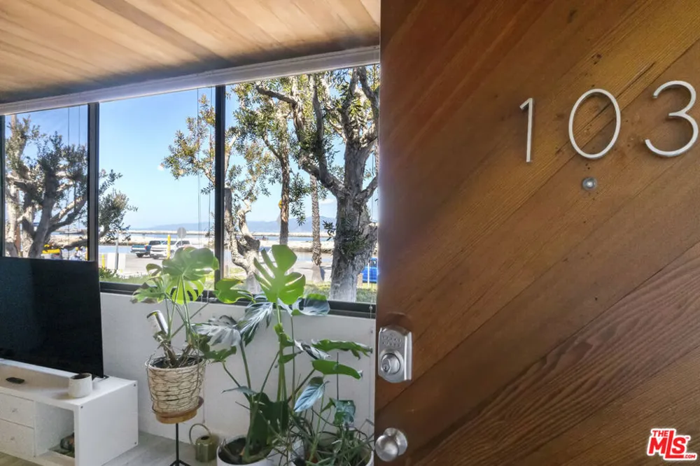 6209 Pacific Avenue #103 Playa del Rey, CA 90293