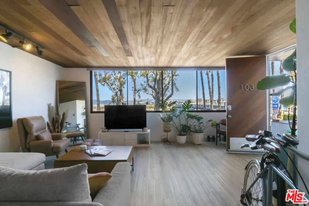 6209 Pacific Avenue #103 Playa del Rey, CA 90293